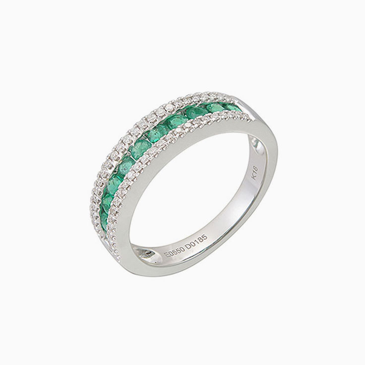 Green Emerald and diamond ring 3641